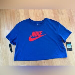 NWT Nike cropped logo t shirt size m